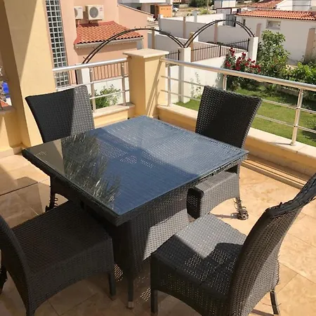 Muestakil Havuzlu Villa *